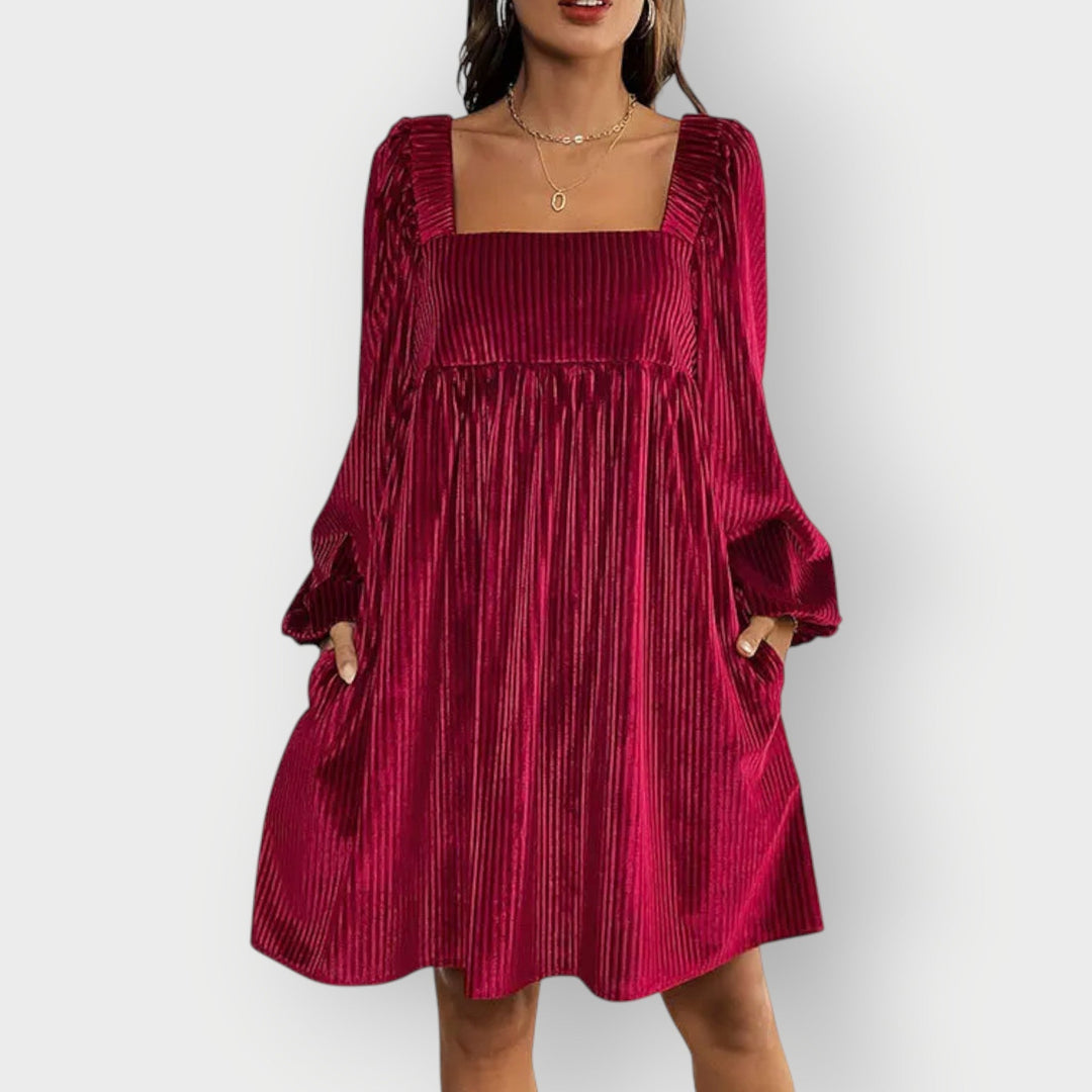 Lois - Velvet Chic Backless Square Dress