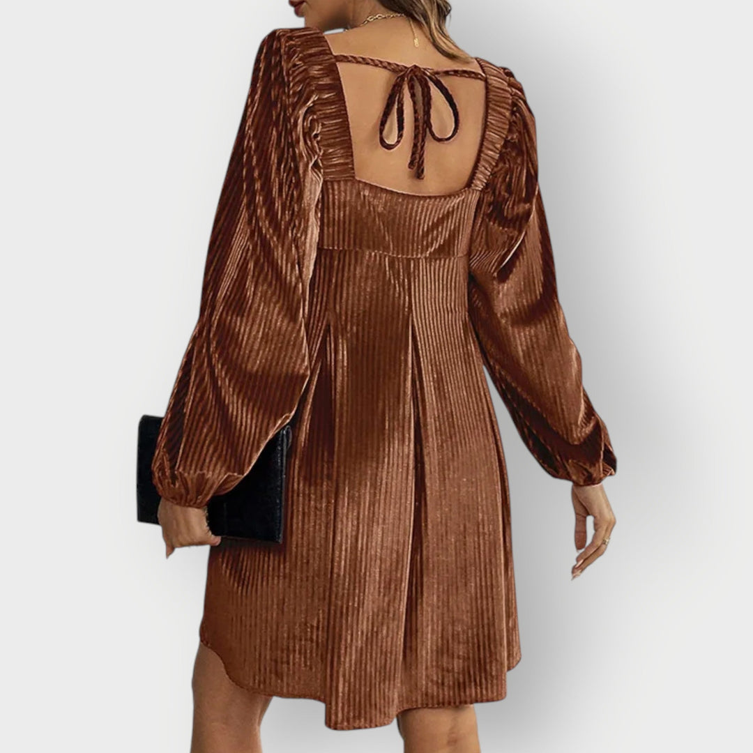 Lois - Velvet Chic Backless Square Dress