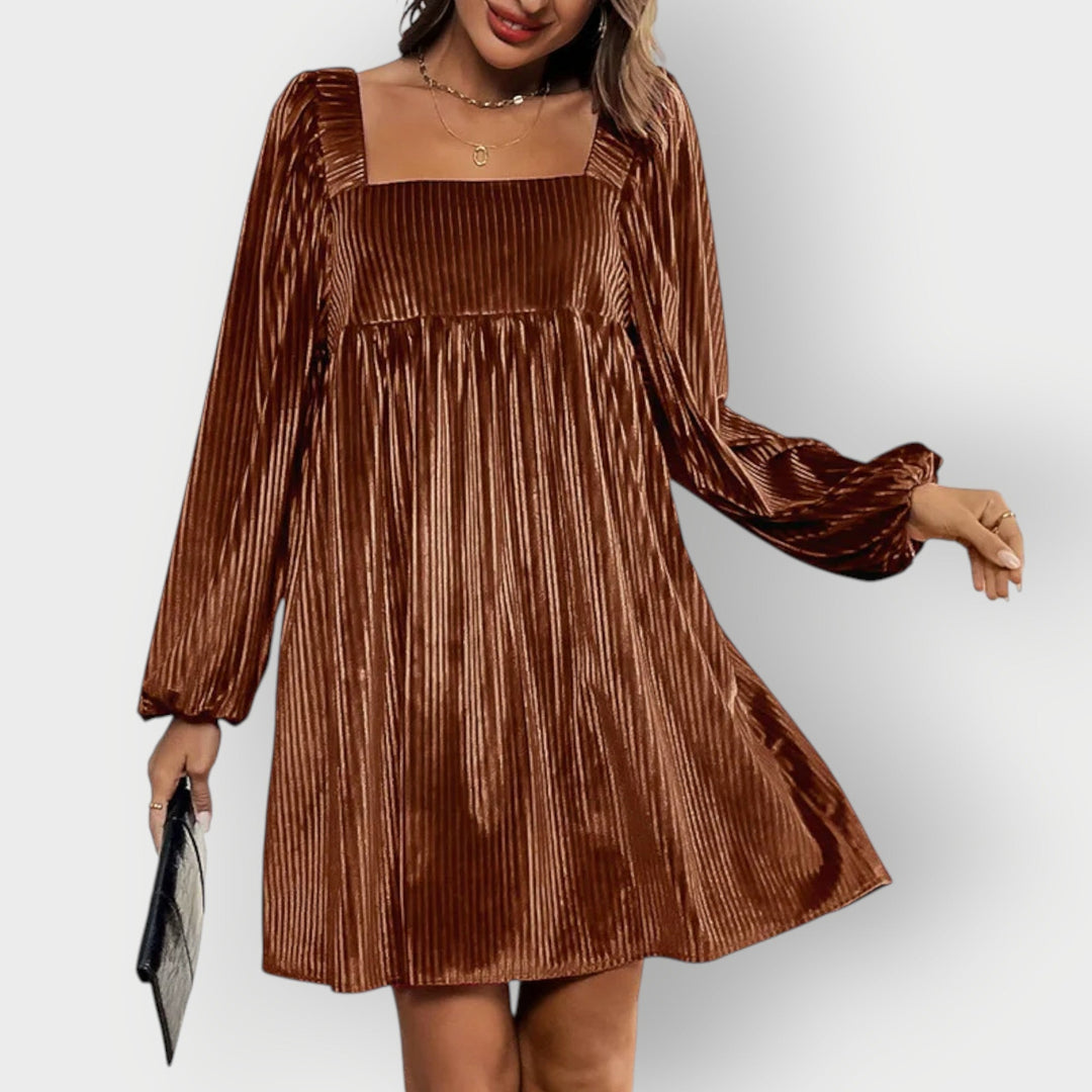 Lois - Velvet Chic Backless Square Dress