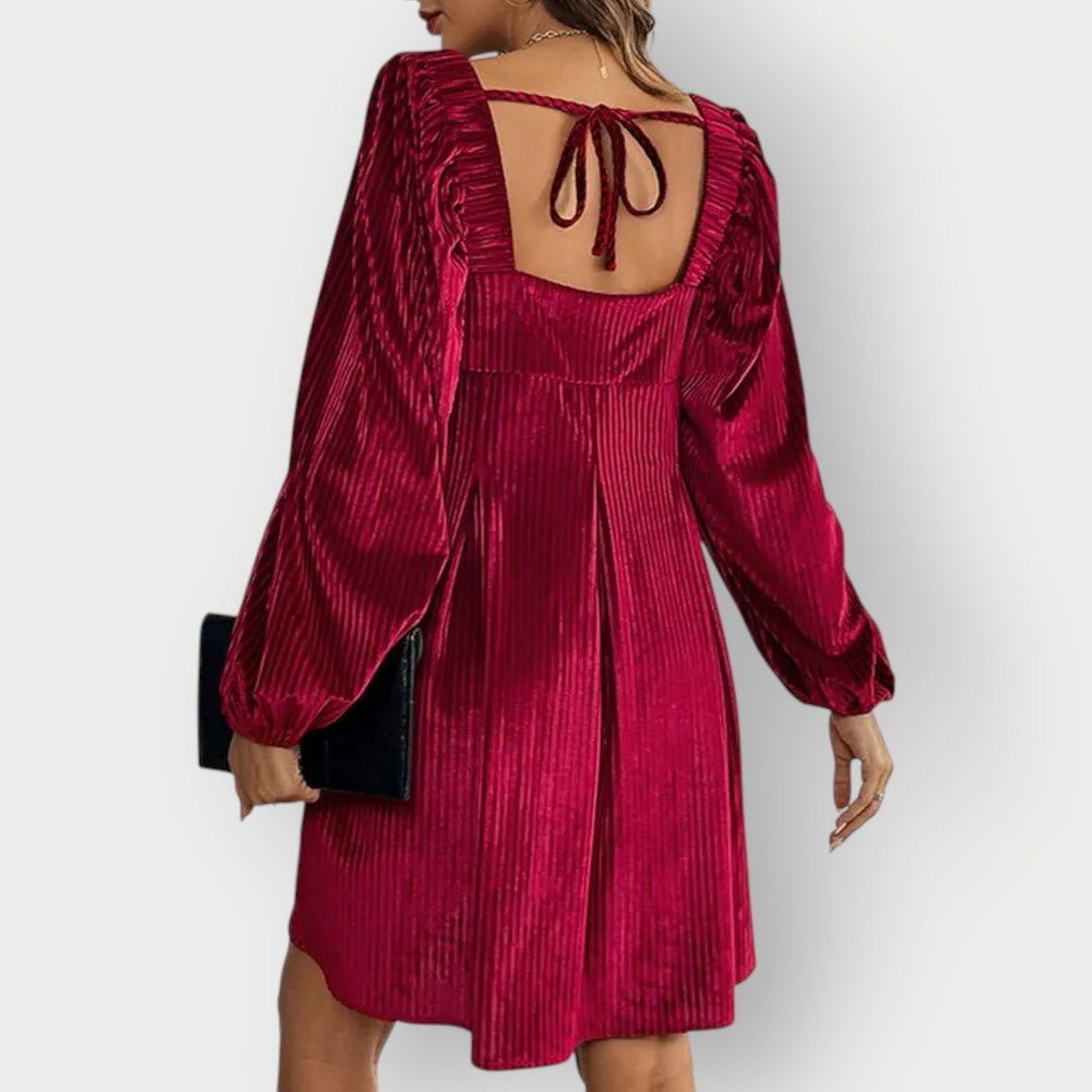 Lois - Velvet Chic Backless Square Dress