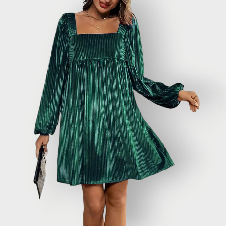 Lois - Velvet Chic Backless Square Dress